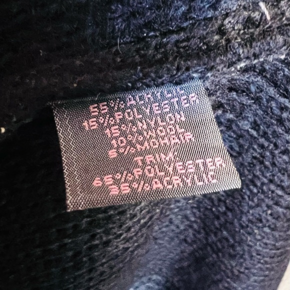 Textured Sweater with patch detailed shawl size medium - Picture 10 of 11